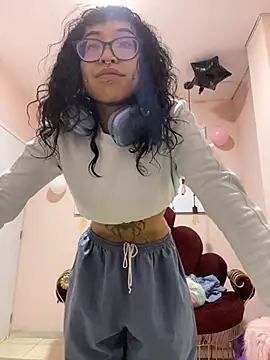 Snapshot of Violetta_Suky chatting on 11, 11, 2025 Violetta Suky online show from 11, 11, 2025