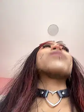 Snapshot of Violetta_Suky chatting on 27, 11, 2025 Violetta Suky online show from 27, 11, 2025