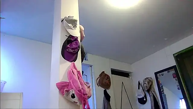 Snapshot of Violetta_Suky chatting on 3, 12, 2025 Violetta Suky online show from 3, 12, 2025