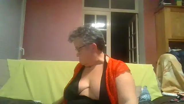 Snapshot of Vandeae44 chatting on 18, 12, 2025 Vandeae44 online show from 18, 12, 2025