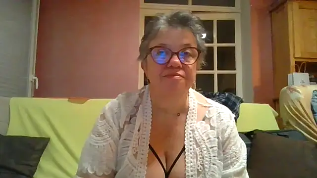 Snapshot of Vandeae44 chatting on 23, 3, 2026 Vandeae44 online show from 23, 3, 2026