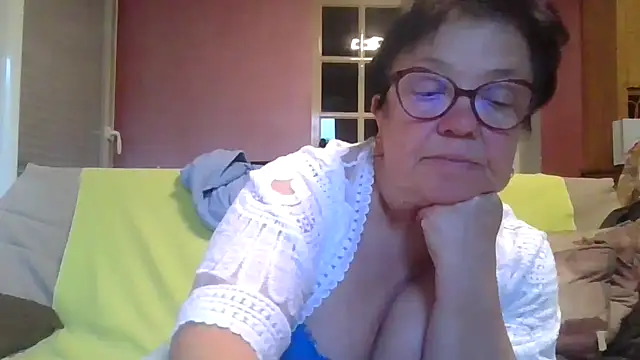 Snapshot of Vandeae44 chatting on 8, 6, 2026 Vandeae44 online show from 8, 6, 2026