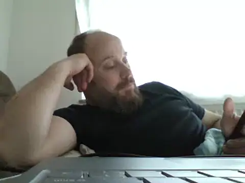 Snapshot of FROL83 chatting on 6, 4, 2026 FROL83 online show from 6, 4, 2026