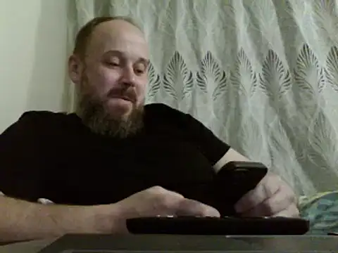 Snapshot of FROL83 chatting on 7, 4, 2026 FROL83 online show from 7, 4, 2026