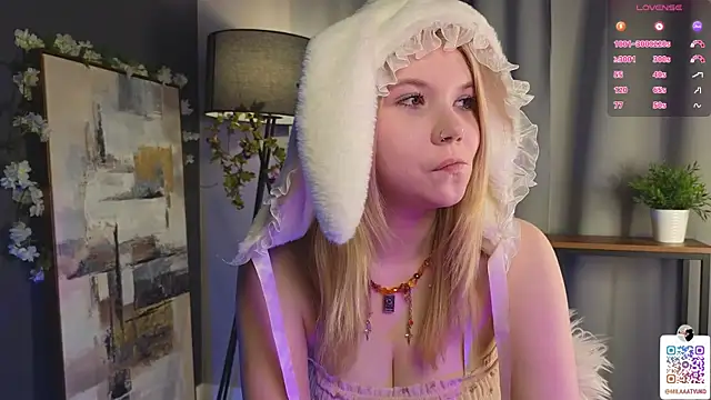 DaisyElmers online show from 1, 2, 2025