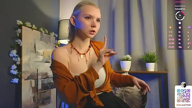 DaisyElmers online show from 3, 2, 2025