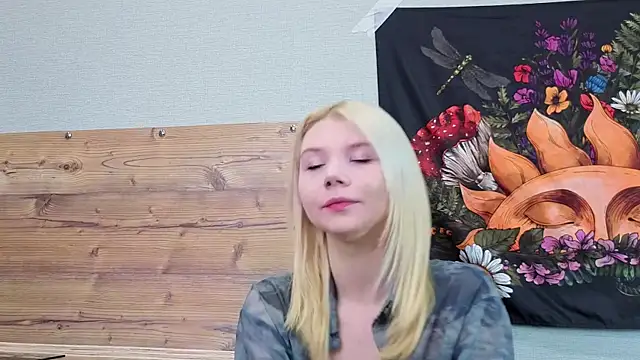 DaisyElmers online show from 4, 10, 2025