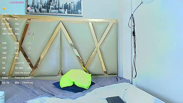 Snapshot of littleebonymommy chatting on 4, 3, 2025 littleebonymommy online show from 4, 3, 2025