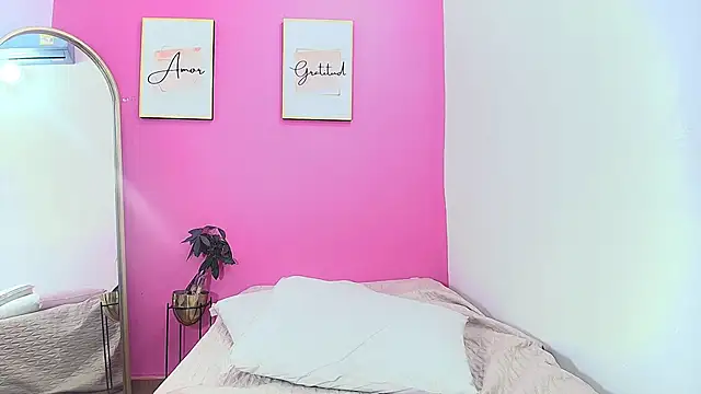 Snapshot of littleebonymommy chatting on 15, 3, 2025 littleebonymommy online show from 15, 3, 2025