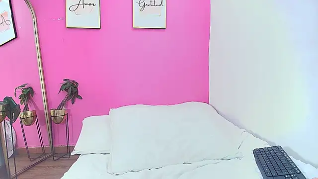 Snapshot of littleebonymommy chatting on 15, 3, 2025 littleebonymommy online show from 15, 3, 2025