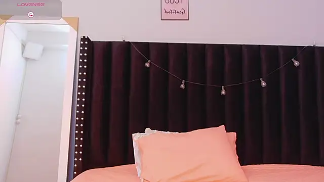 Snapshot of littleebonymommy chatting on 24, 9, 2025 littleebonymommy online show from 24, 9, 2025