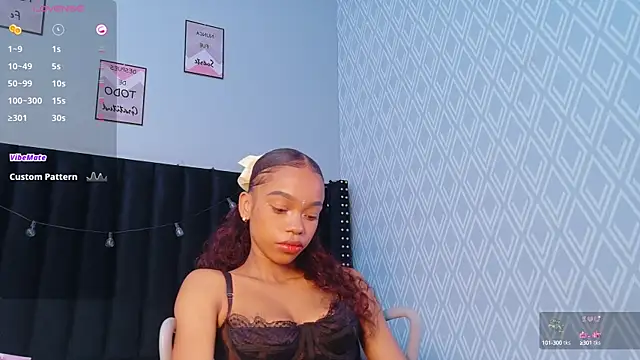 Snapshot of littleebonymommy chatting on 25, 9, 2025 littleebonymommy online show from 25, 9, 2025