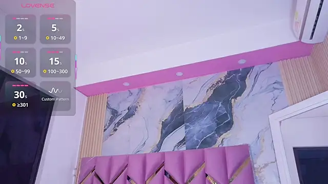 Snapshot of littleebonymommy chatting on 19, 11, 2025 littleebonymommy online show from 19, 11, 2025