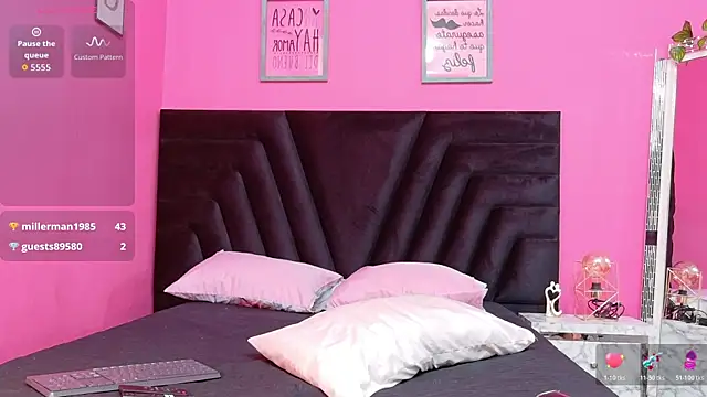 Snapshot of littleebonymommy chatting on 20, 11, 2025 littleebonymommy online show from 20, 11, 2025