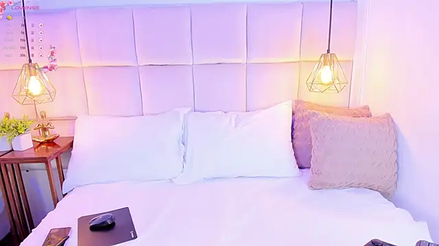 Snapshot of LinaGlam chatting on 5, 2, 2025 LinaGlam online show from 5, 2, 2025