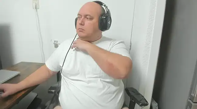 Snapshot of BigromeoXX chatting on 16, 1, 2025 BigromeoXX online show from 16, 1, 2025