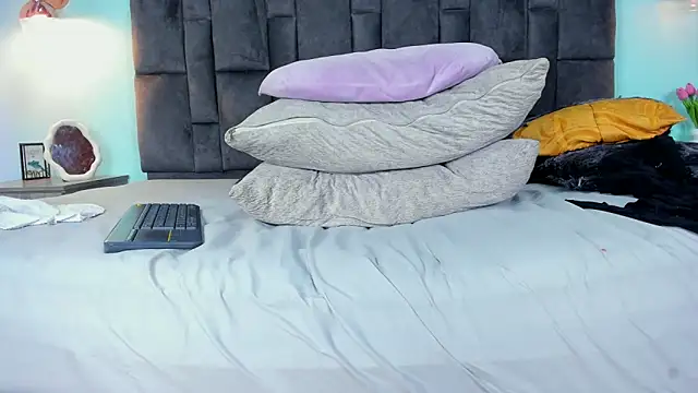 DulceAurora   online show from 18, 2, 2025