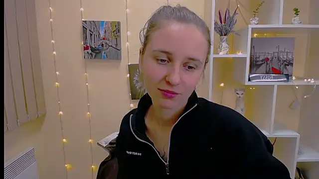 Snapshot of _Nicole_new chatting on 5, 3, 2025  Nicole new online show from 5, 3, 2025