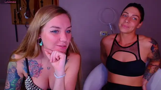 Snapshot of Carrie_Moonshine chatting on 7, 10, 2025 Carrie Moonshine online show from 7, 10, 2025