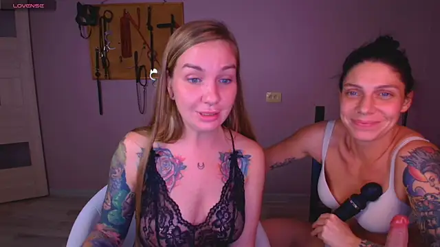 Snapshot of Carrie_Moonshine chatting on 13, 10, 2025 Carrie Moonshine online show from 13, 10, 2025