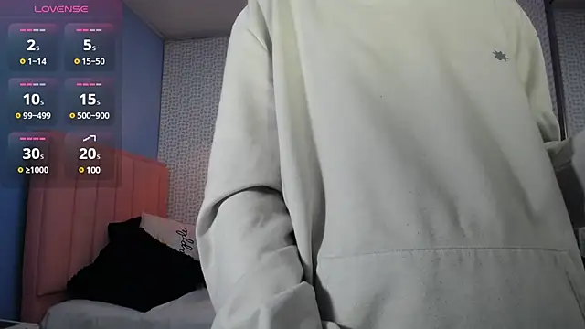 cassiehoward14 online show from 25, 2, 2025