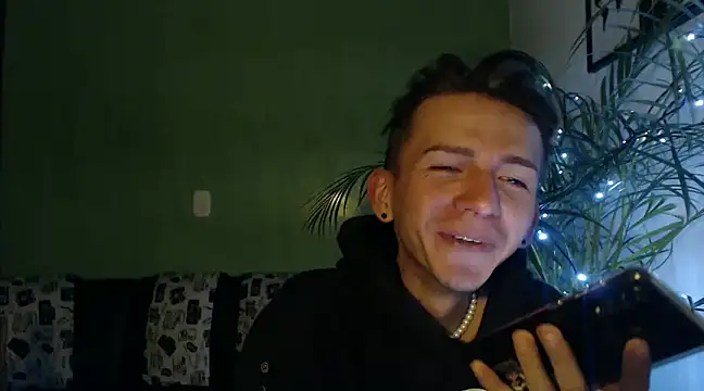 smallgiant27 online show from 13, 12, 2024