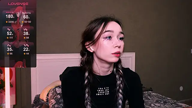 Snapshot of Kimiko__ chatting on 18, 10, 2025 Kimiko online show from 18, 10, 2025