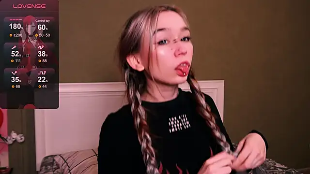 Snapshot of Kimiko__ chatting on 27, 11, 2025 Kimiko online show from 27, 11, 2025