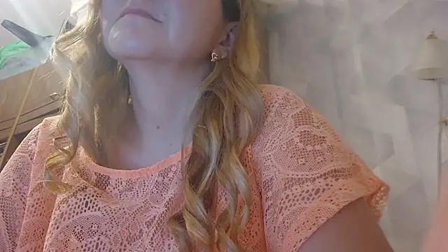 Snapshot of EstrellaWalters chatting on 7, 10, 2025 EstrellaWalters online show from 7, 10, 2025