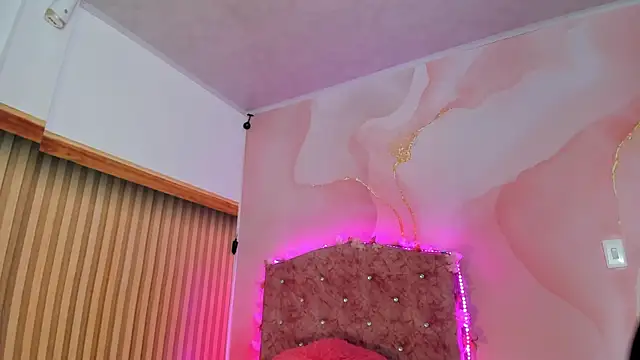 Daisy  rose online show from 9, 9, 2025