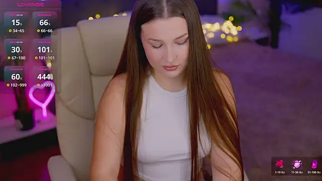 Snapshot of OneLaya chatting on 20, 10, 2025 OneLaya online show from 20, 10, 2025