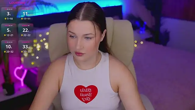 Snapshot of OneLaya chatting on 25, 11, 2025 OneLaya online show from 25, 11, 2025