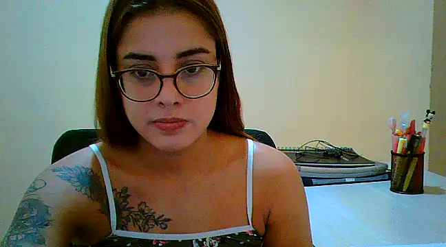 Snapshot of maliamiller chatting on 16, 3, 2025 maliamiller online show from 16, 3, 2025