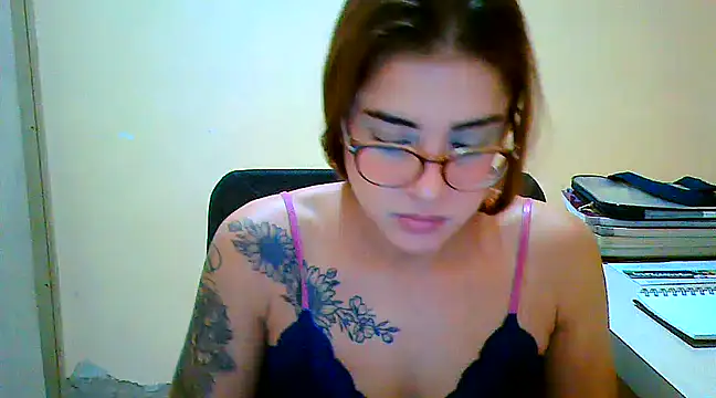 Snapshot of maliamiller chatting on 19, 3, 2025 maliamiller online show from 19, 3, 2025