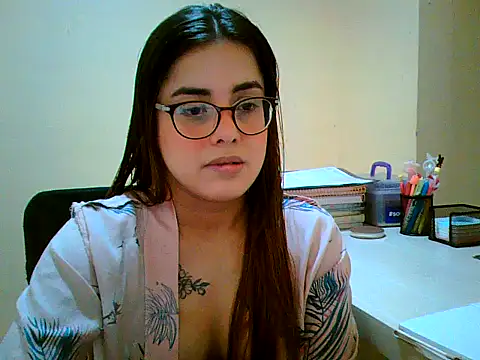 Snapshot of maliamiller chatting on 13, 10, 2025 maliamiller online show from 13, 10, 2025