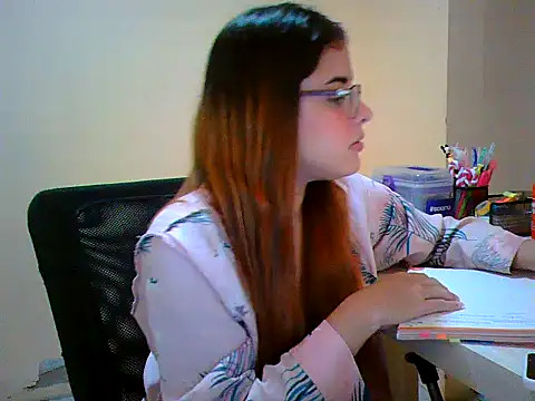 Snapshot of maliamiller chatting on 29, 10, 2025 maliamiller online show from 29, 10, 2025