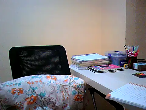 Snapshot of maliamiller chatting on 30, 10, 2025 maliamiller online show from 30, 10, 2025