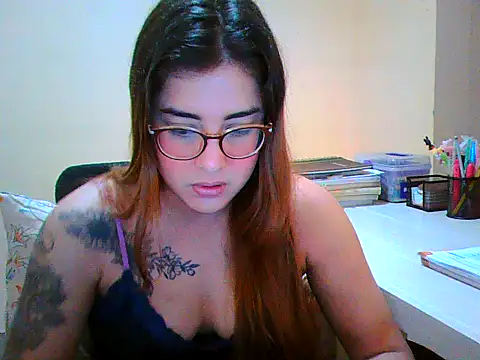 Snapshot of maliamiller chatting on 6, 11, 2025 maliamiller online show from 6, 11, 2025