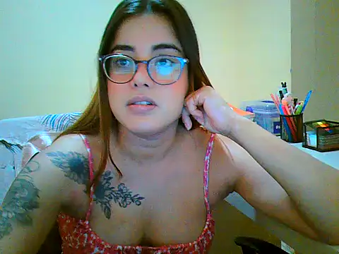 Snapshot of maliamiller chatting on 26, 11, 2025 maliamiller online show from 26, 11, 2025