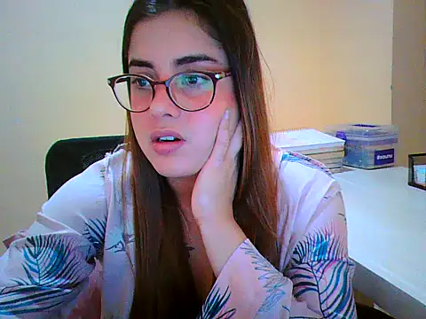 Snapshot of maliamiller chatting on 30, 11, 2025 maliamiller online show from 30, 11, 2025