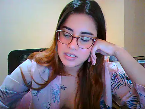 Snapshot of maliamiller chatting on 4, 12, 2025 maliamiller online show from 4, 12, 2025