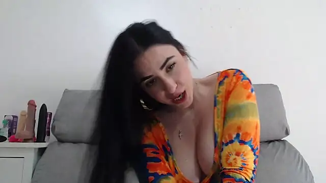 Snapshot of leilacam25 chatting on 6, 11, 2025 leilacam25 online show from 6, 11, 2025