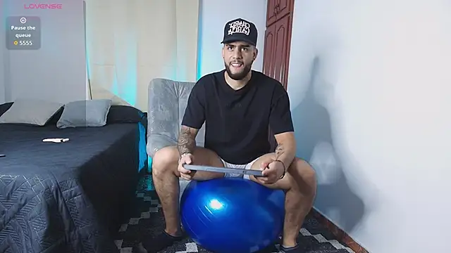 Snapshot of Colt_Perci chatting on 19, 11, 2025 Colt Perci online show from 19, 11, 2025