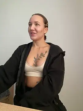 Stasia Queen online show from 3, 12, 2024