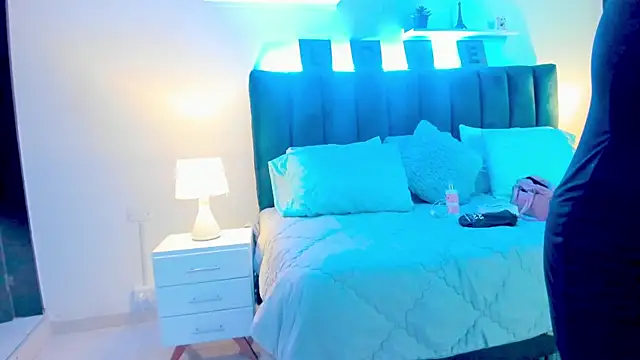 Snapshot of Mia_brunette26 chatting on 8, 1, 2025 Mia brunette26 online show from 8, 1, 2025