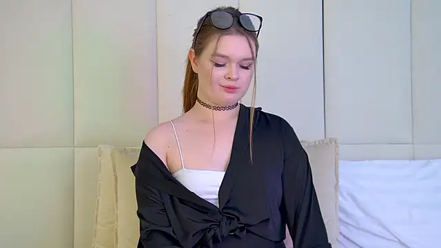 CrystalLyons online show from 4, 3, 2025