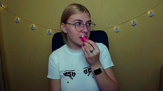 Snapshot of Luna_Lush_ chatting on 7, 12, 2024 Luna Lush online show from 7, 12, 2024