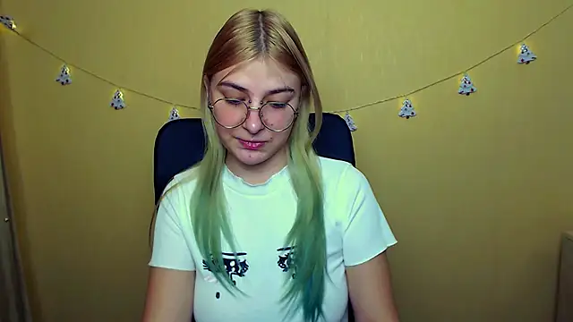 Snapshot of Luna_Lush_ chatting on 7, 12, 2024 Luna Lush online show from 7, 12, 2024