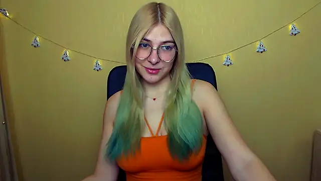 Snapshot of Luna_Lush_ chatting on 8, 12, 2024 Luna Lush online show from 8, 12, 2024