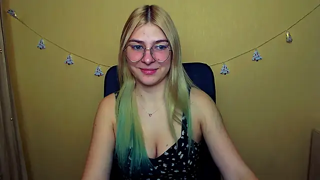 Snapshot of Luna_Lush_ chatting on 20, 12, 2024 Luna Lush online show from 20, 12, 2024